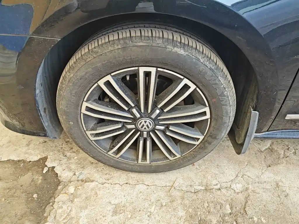 Photo 23 - Volkswagen Passat