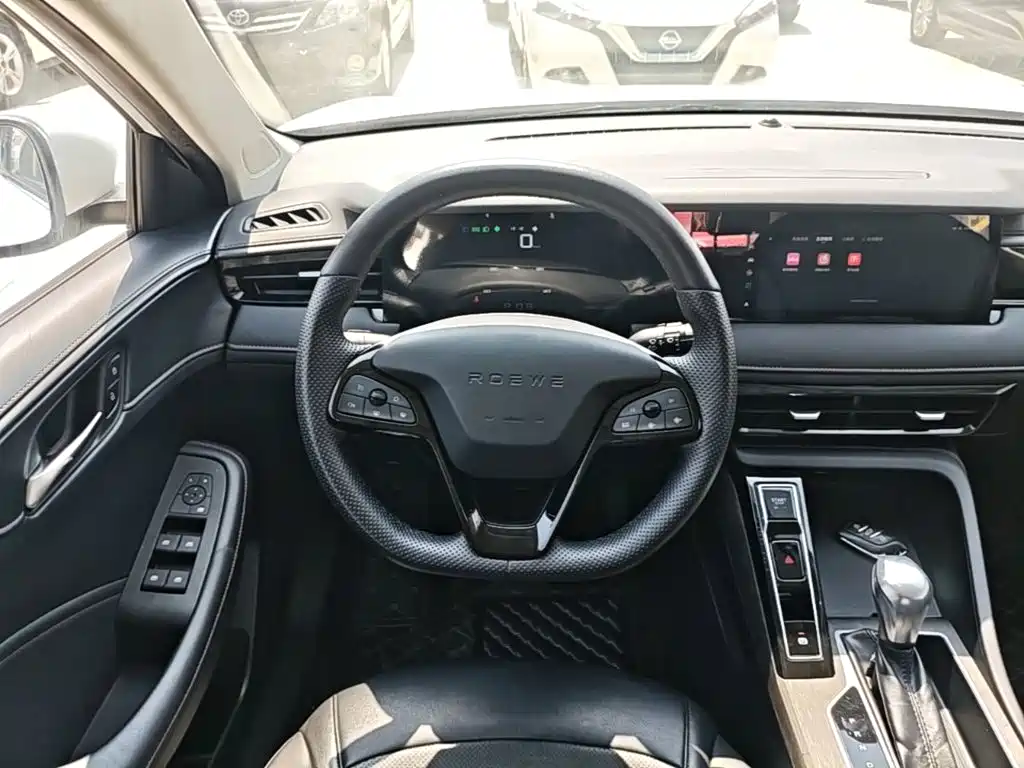 Фото 11 - Roewe i5