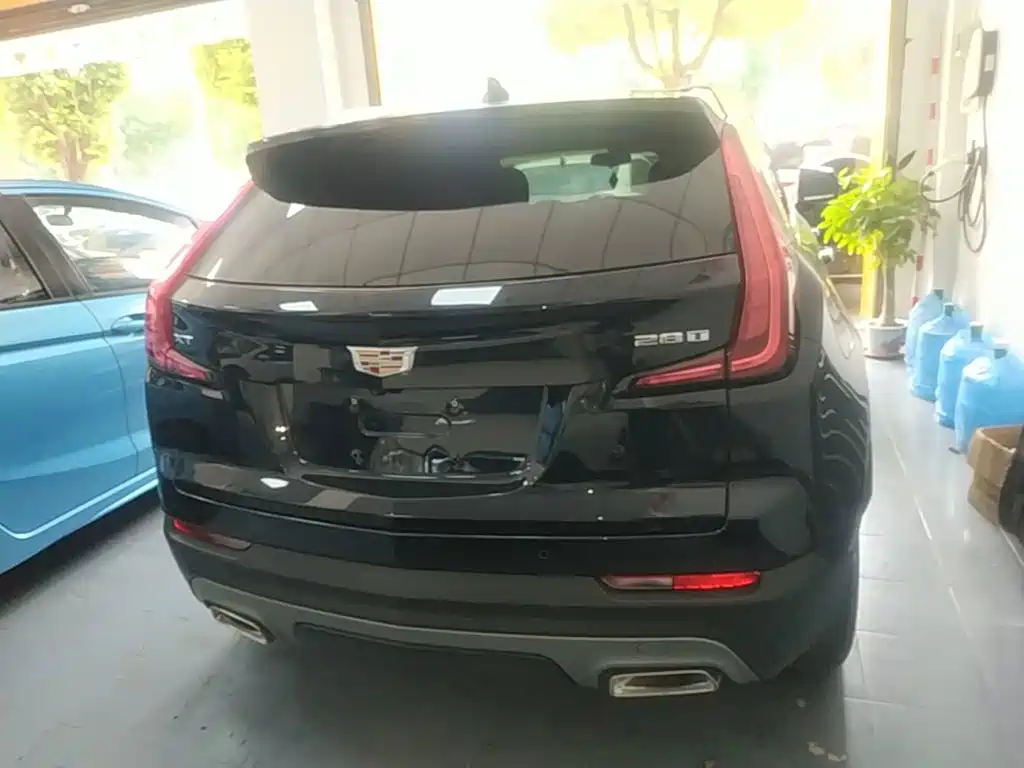 Фото 6 - Cadillac XT4