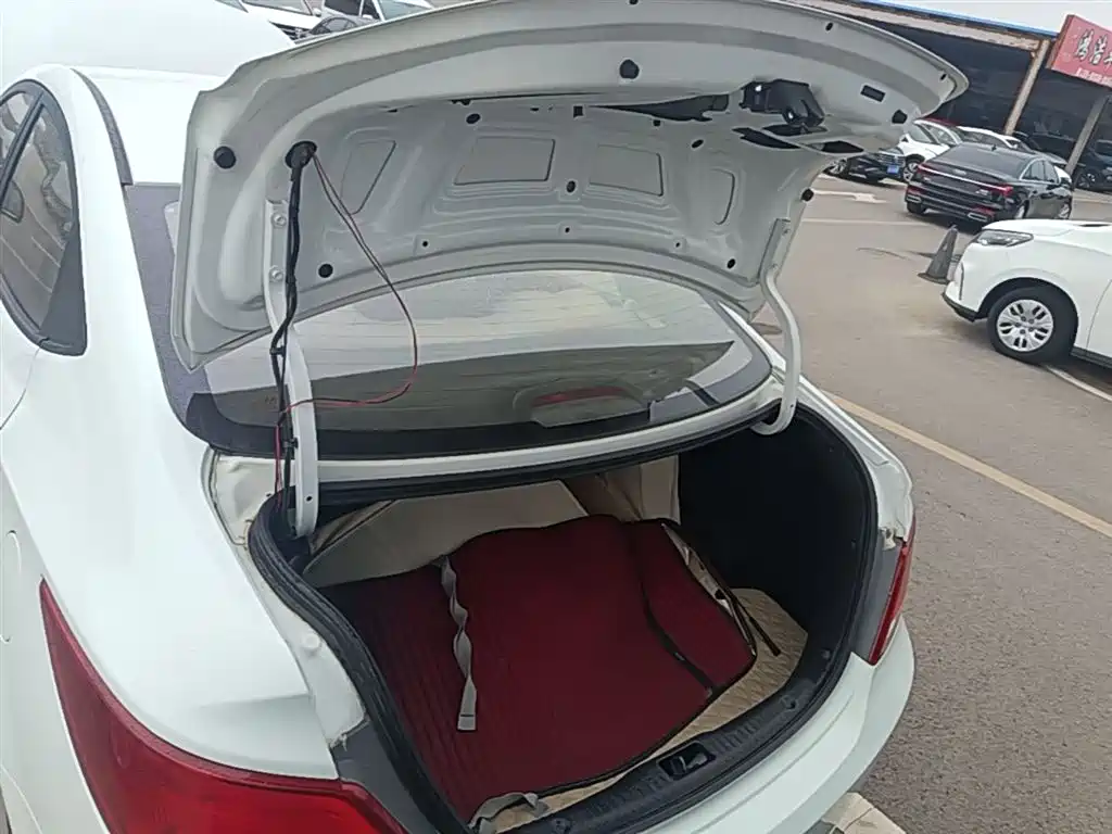 Hyundai Verna 2014 1.4L Manual Smart GLS фото 19