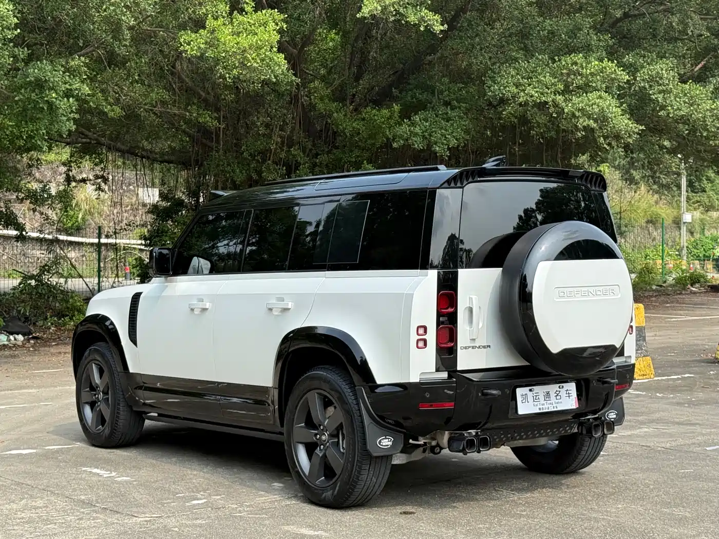 Land Rover Defender 2025 110 3.0T P400 -Dynamic HSE фото 12