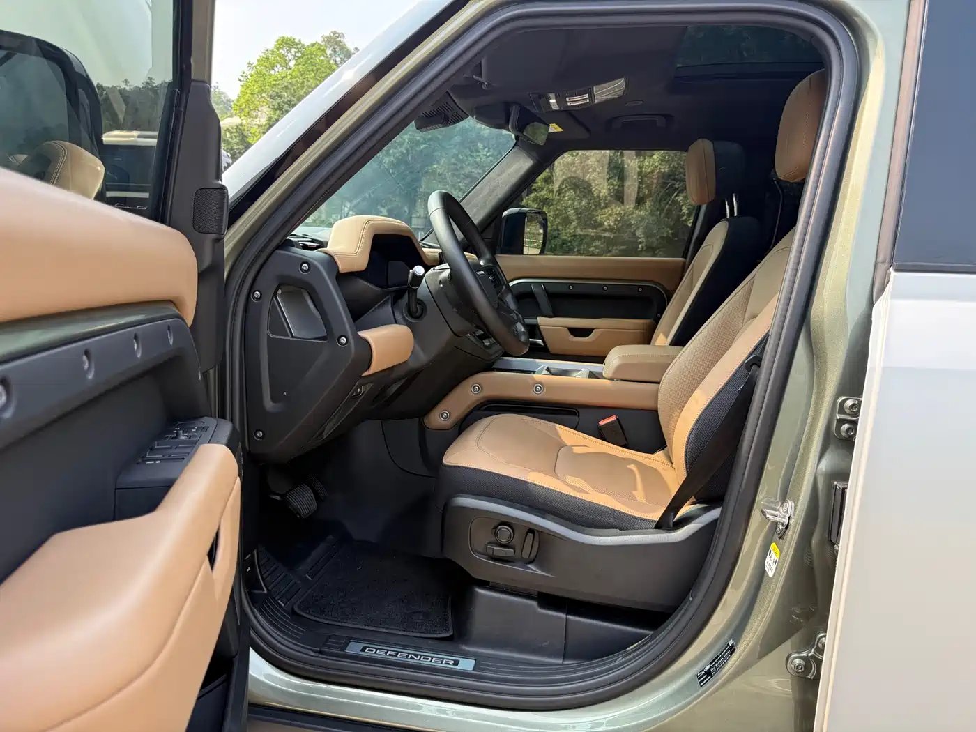 Land Rover Defender 2025 110 3.0T P400 -Dynamic HSE фото 10