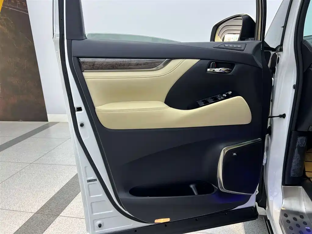 Toyota Alphard 2021 Hybrid 2.5L Premium 15