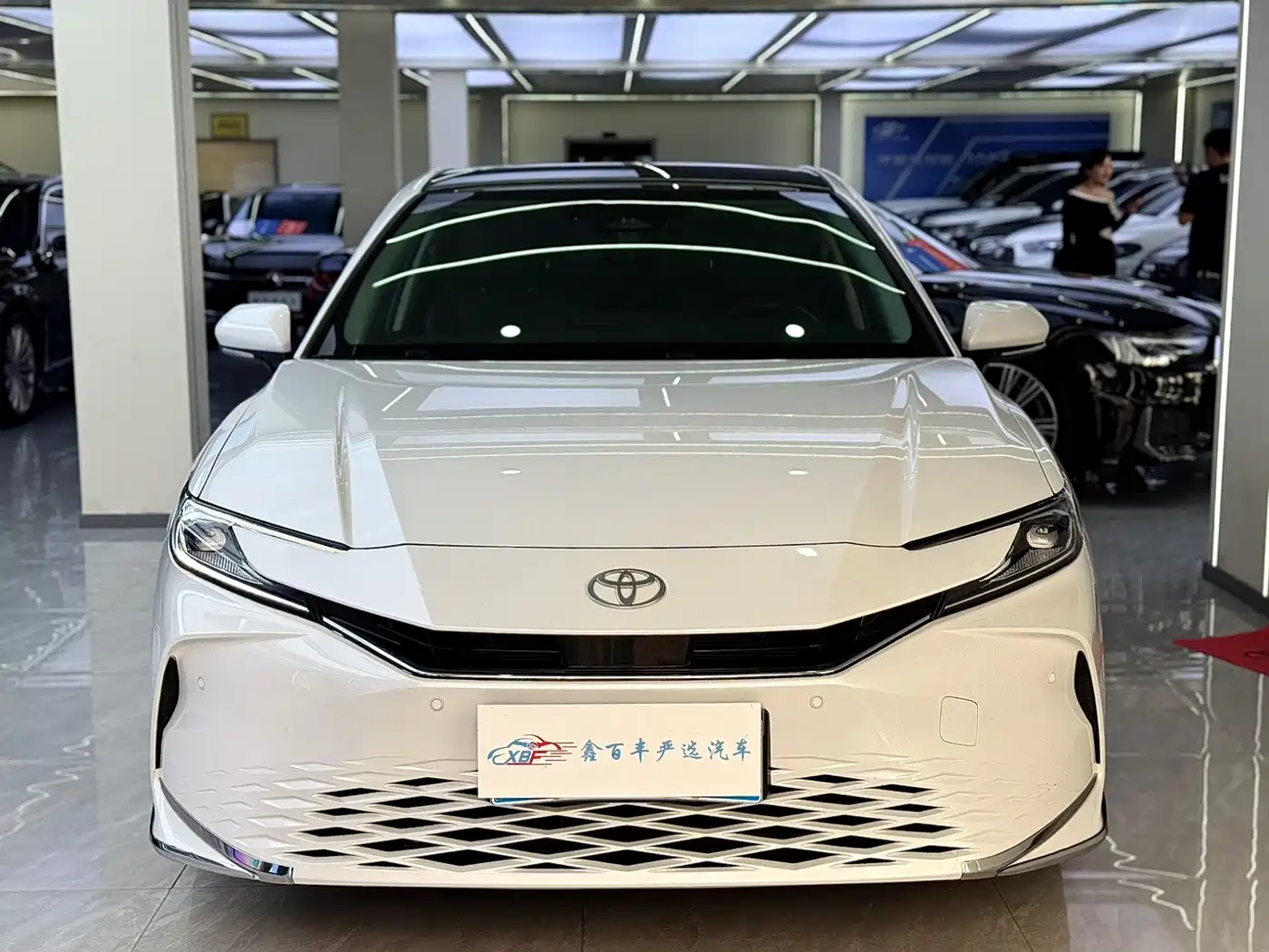 Toyota Camry 2024 Hybrid 2.0HG Premium Edition фото 2