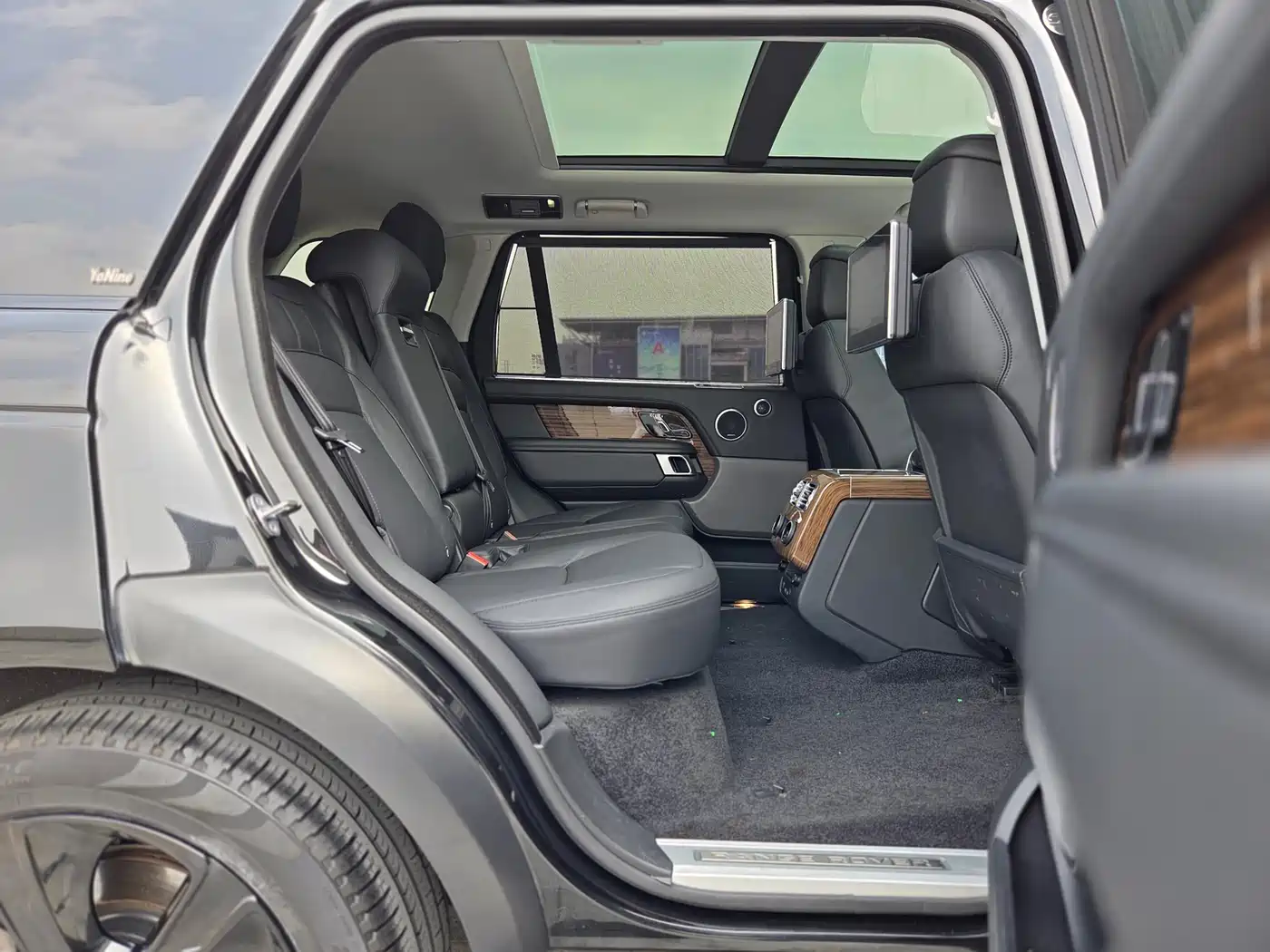 Land Rover Range Rover 2019 3.0 SC V6 Heritage Extended Edition фото 17