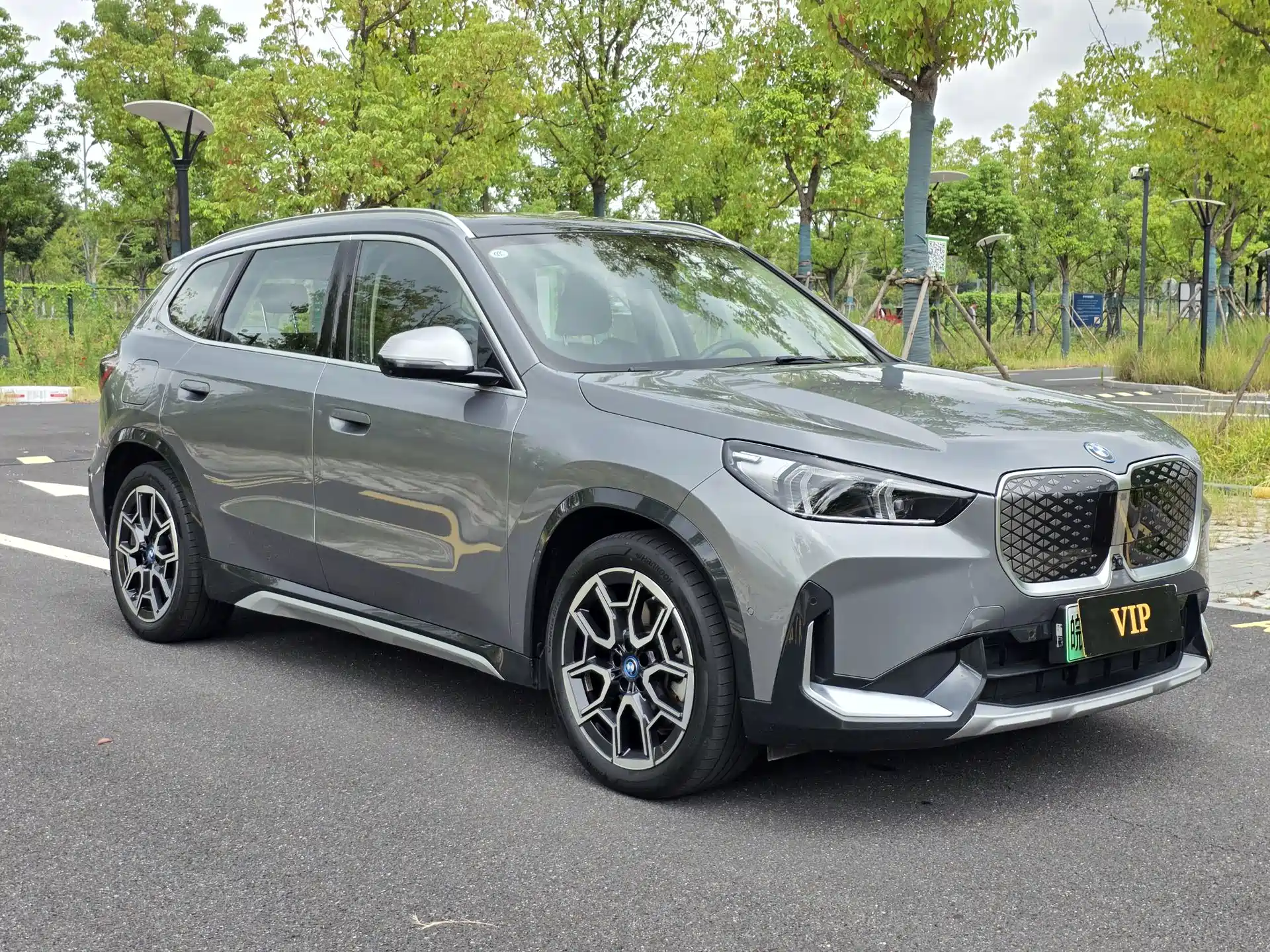 Photo 3 - BMW iX1