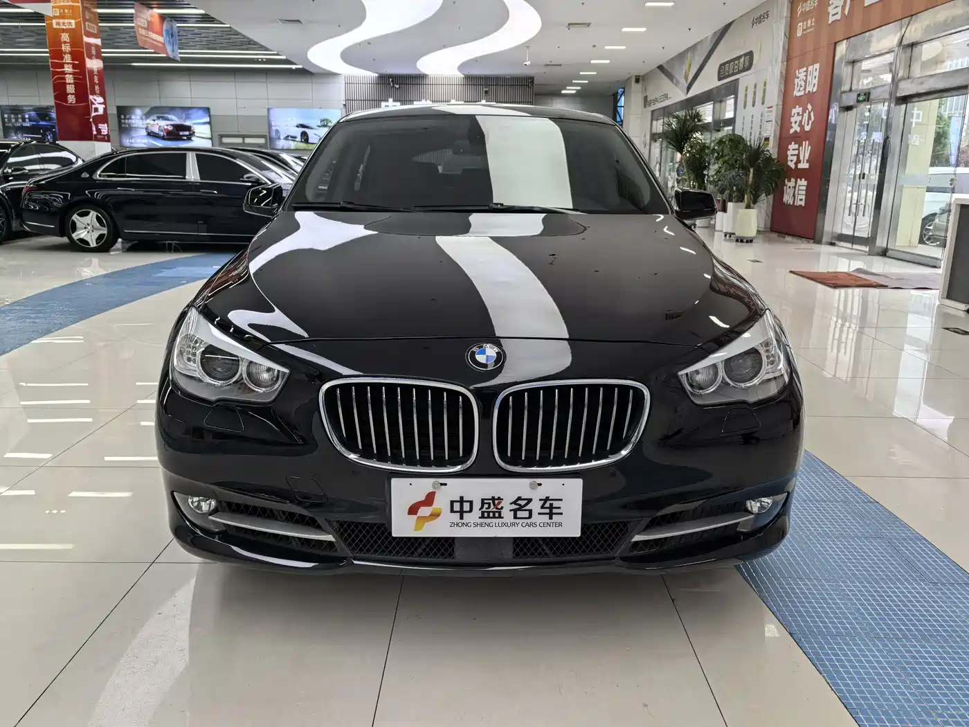 BMW 5 Series GT 2011 535i xDrive Luxury Model фото 2