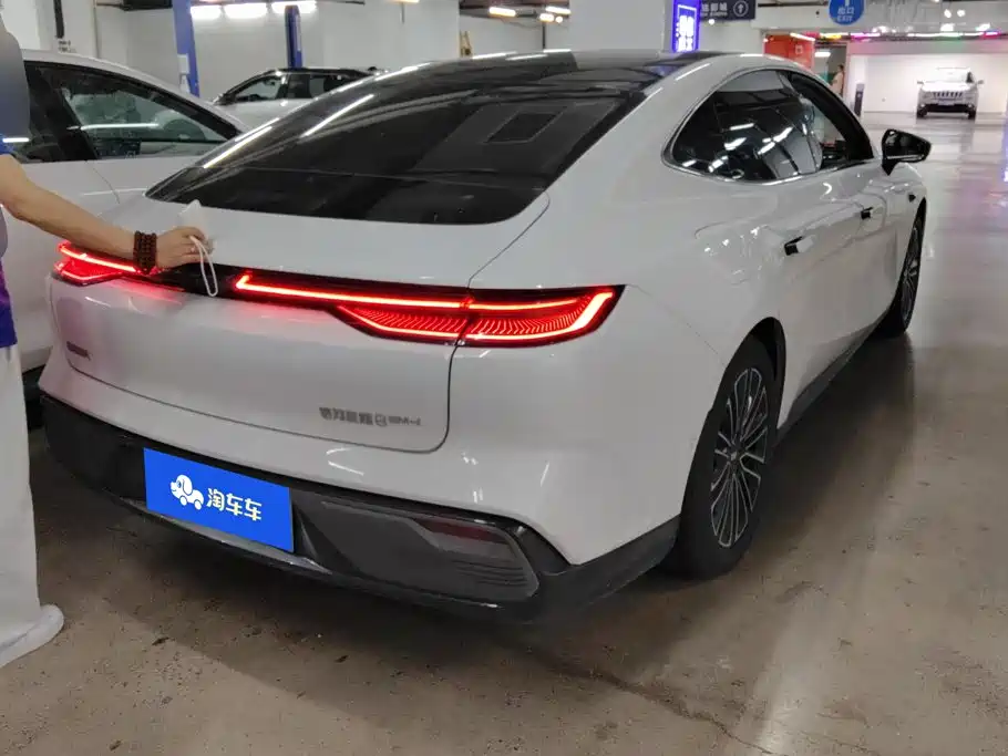 Geely Galaxy Galaxy Xingyao 8 2025 2025 130km EM-i Premium Edition