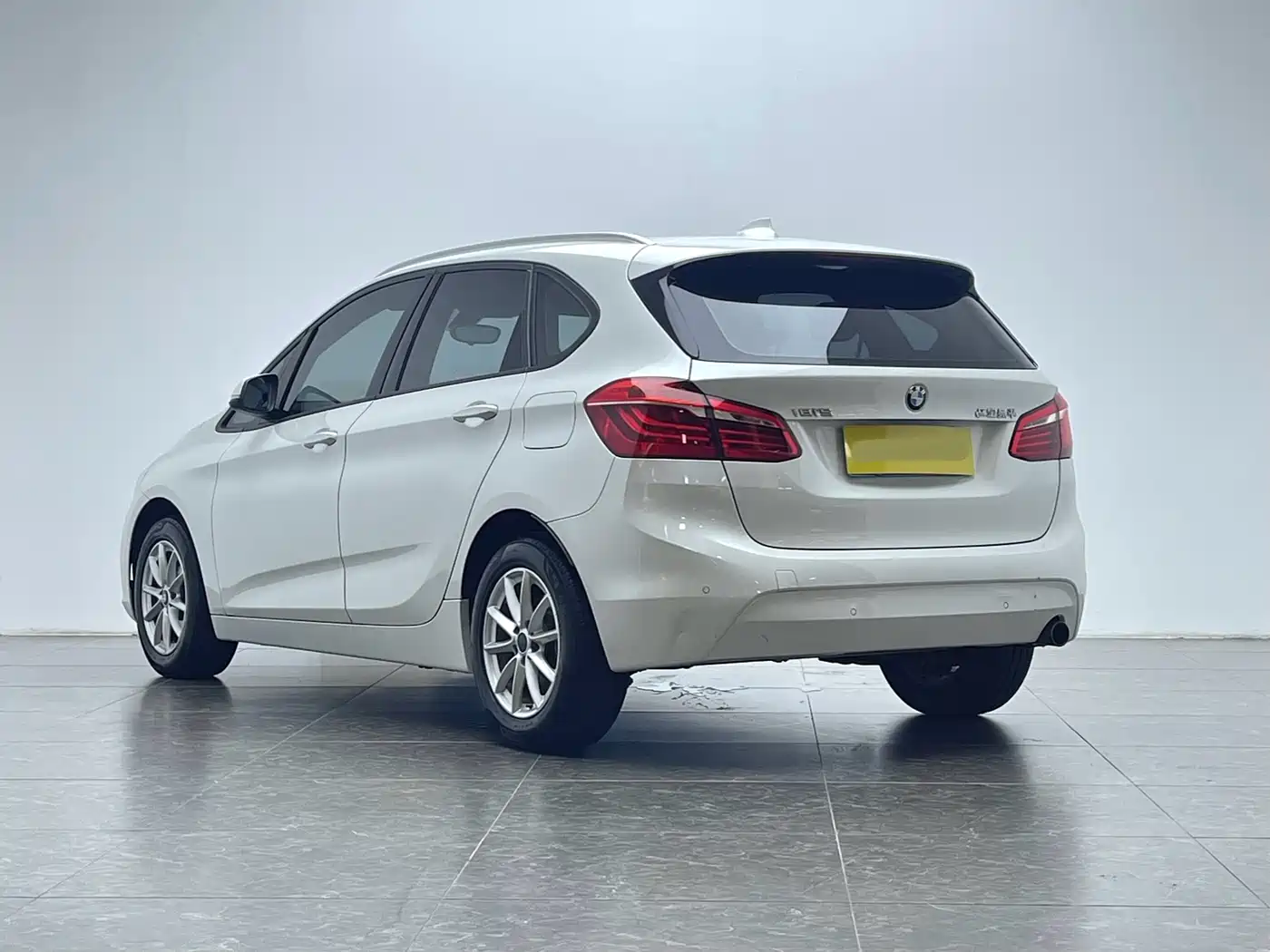 BMW 2 Series Touring 2016 218i Fashion Model фото 6