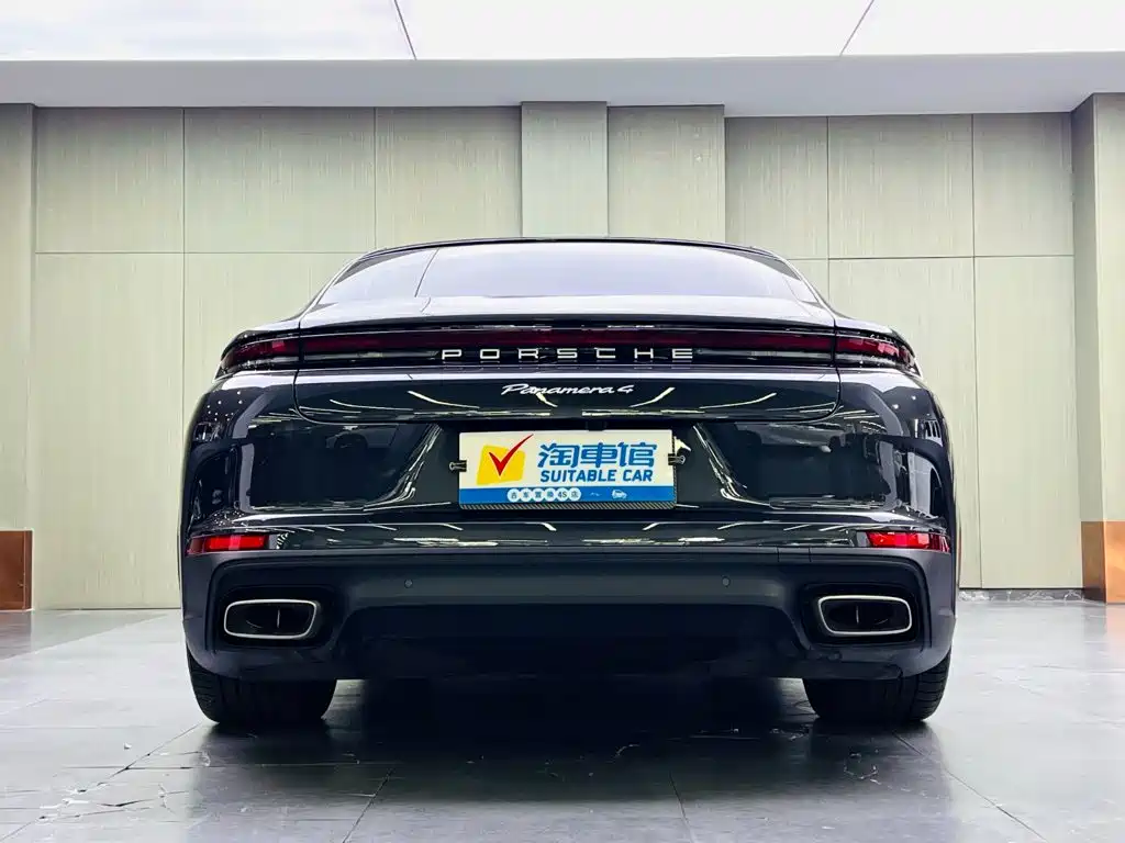 Photo 5 - Porsche Panamera
