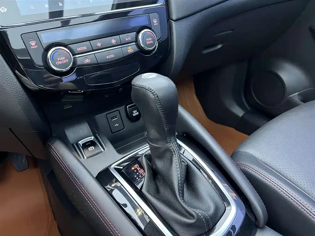 Nissan Qashqai 2024 2023 Model Classic 2.0L CVT XV+ Premium