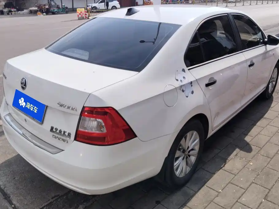 Фото 3 - Škoda Rapid