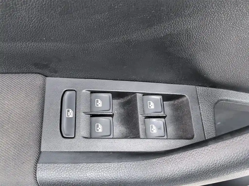 Škoda Octavia 2018 1.6L Manual Standard Edition фото 9