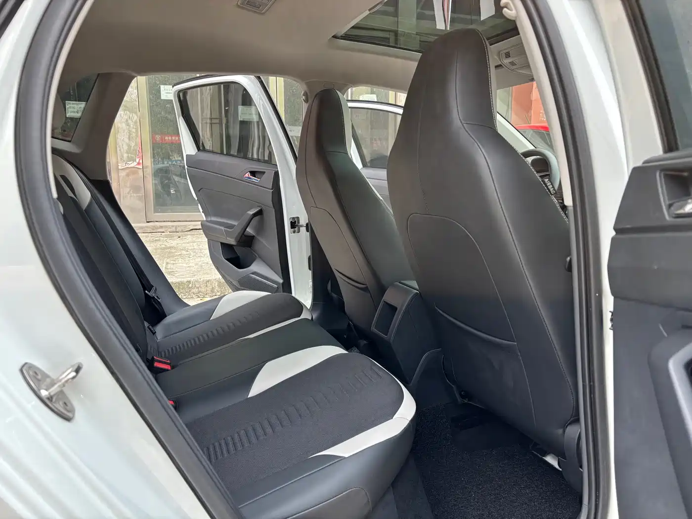 Volkswagen Polo 2021 Plus 1.5L Automatic Colorful Tech Edition фото 11