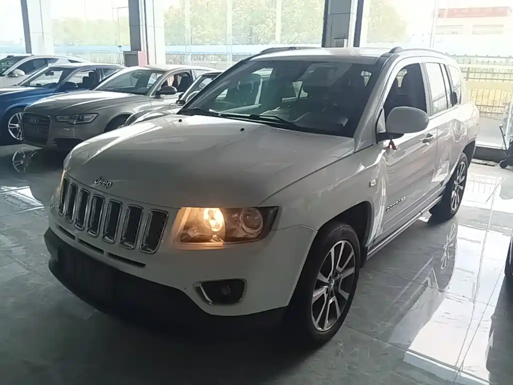 Фото 1 - Jeep Compass (Import)