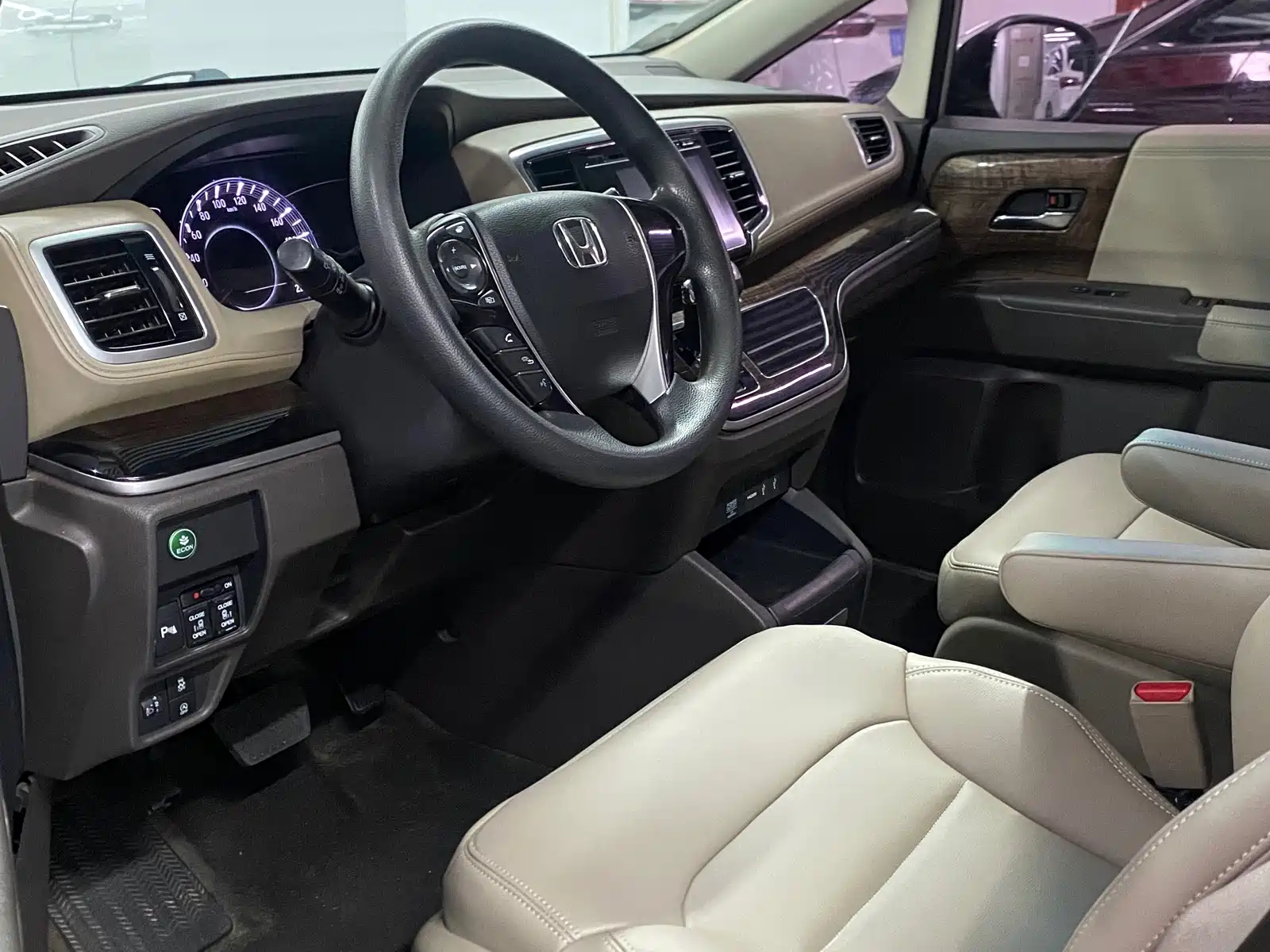 Photo 4 - Honda Odyssey