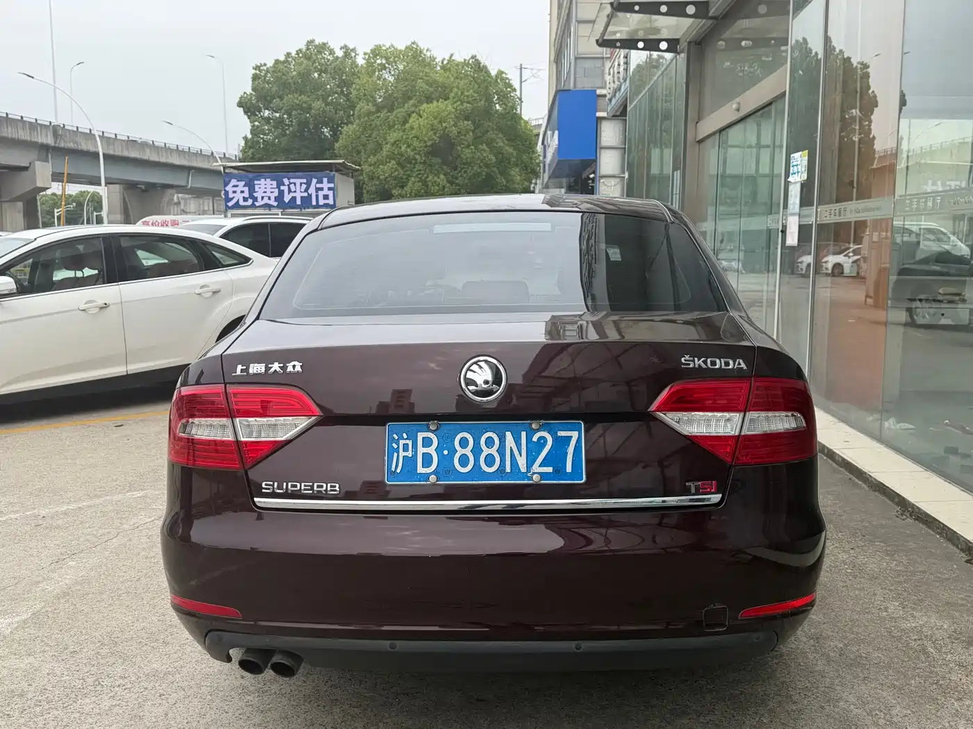 Škoda Superb 2013 1.8TSI Automatic Elite Edition фото 4
