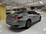 Photo 3 - Lexus ES