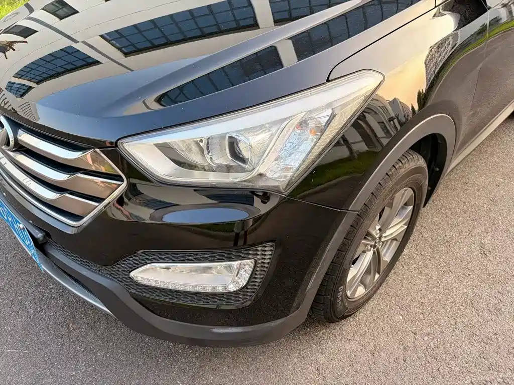 Hyundai Santa Fe 2014 2013 Model 2.4L Automatic 2WD Smart