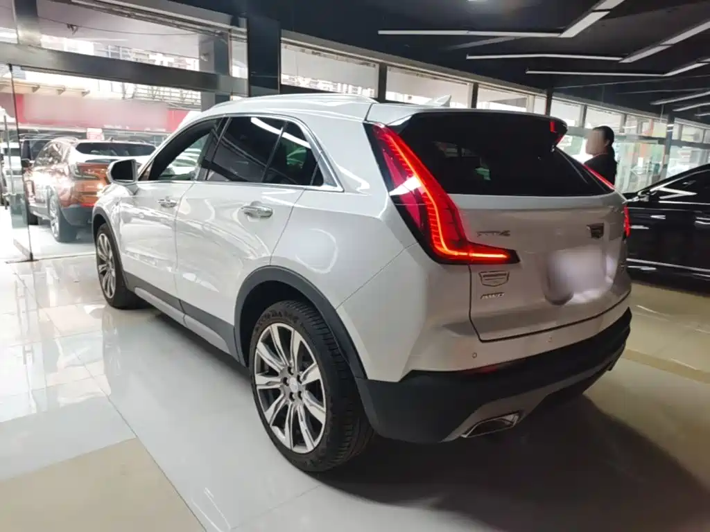 Cadillac XT4 2018 2018 28T AWD Platinum Edition