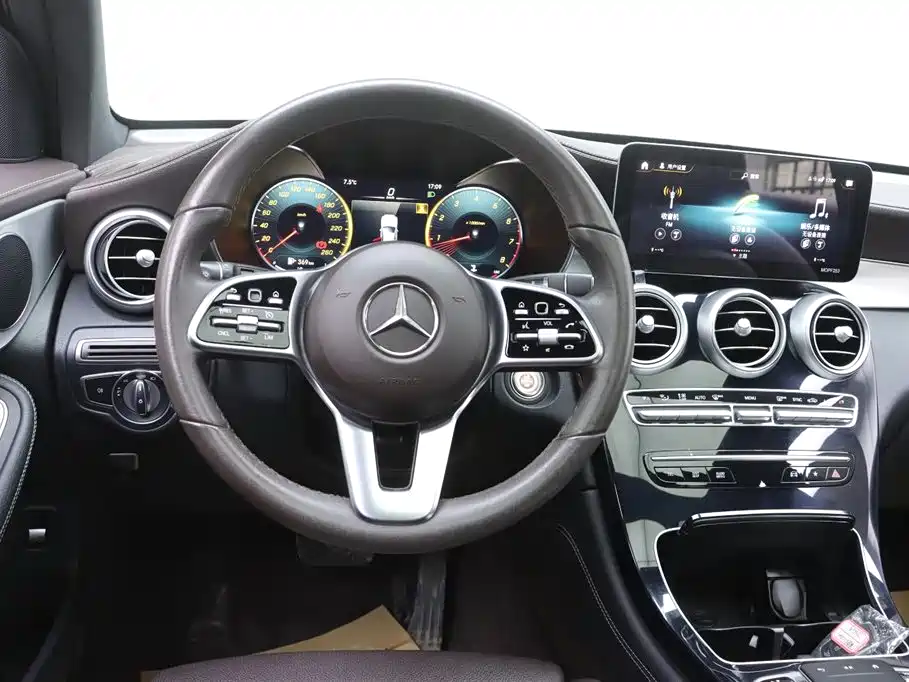 Mercedes-Benz GLC 2021 GLC 260 L 4MATIC Sporty фото 28