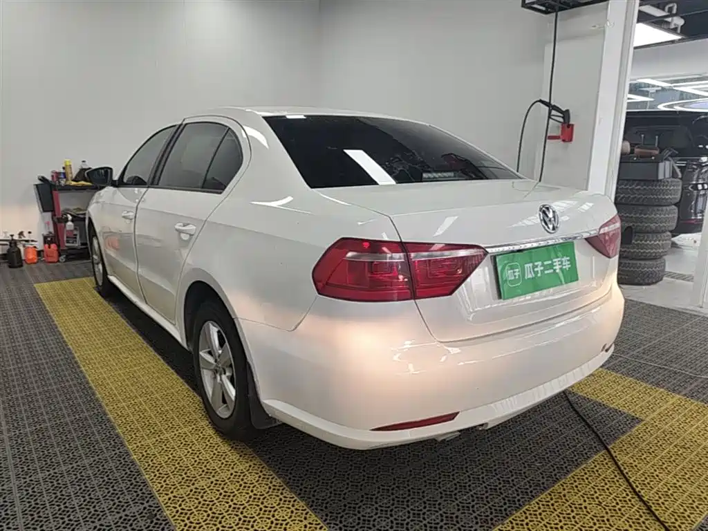 Volkswagen Lavida 2015 1.6L Automatic Trend Edition фото 5
