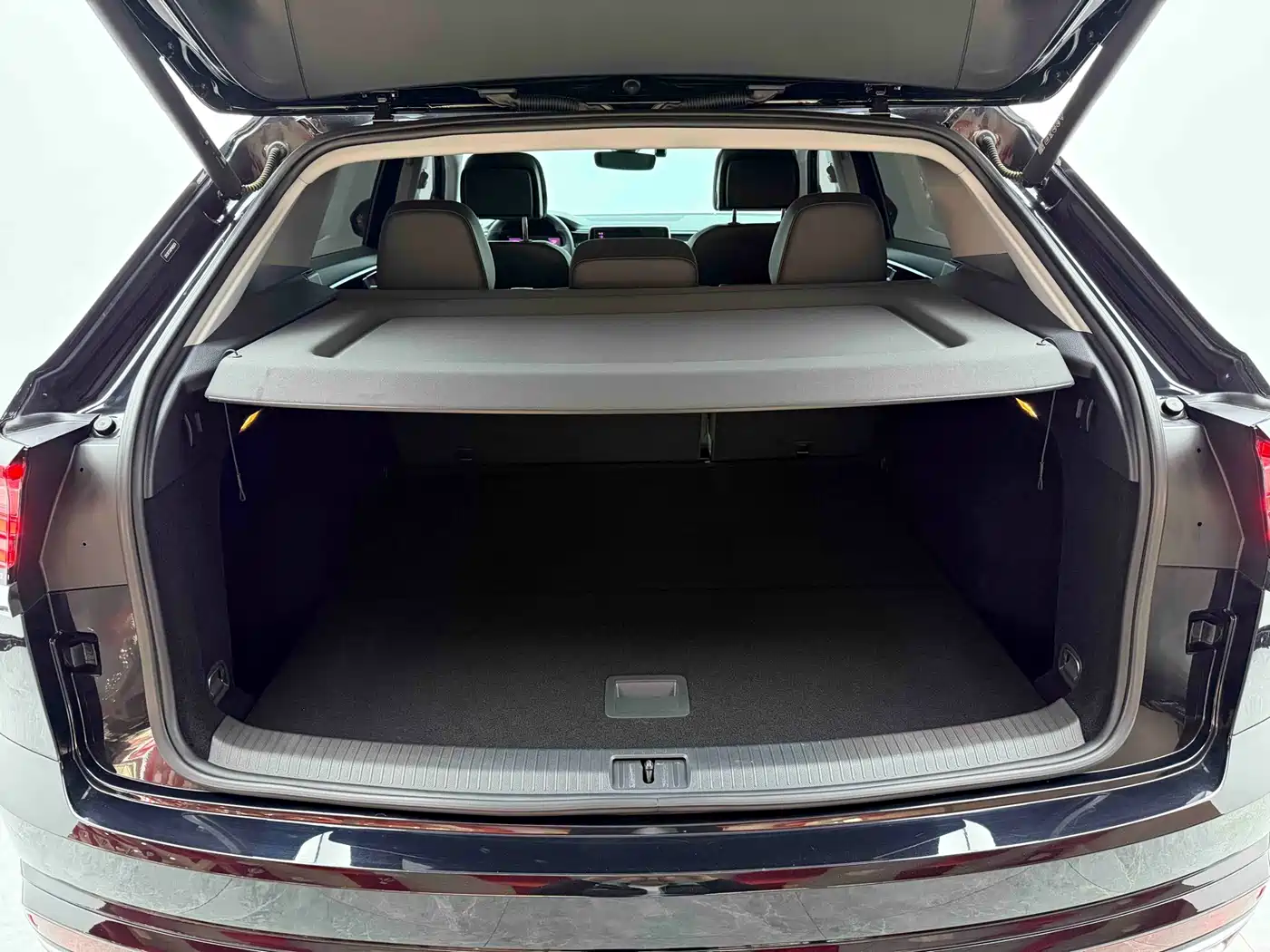 Volkswagen Teramont 2024 Teramont X 380TSI 4WD Premium Luxury Edition фото 23