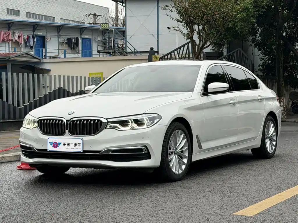 Photo 1 - BMW 5 Series