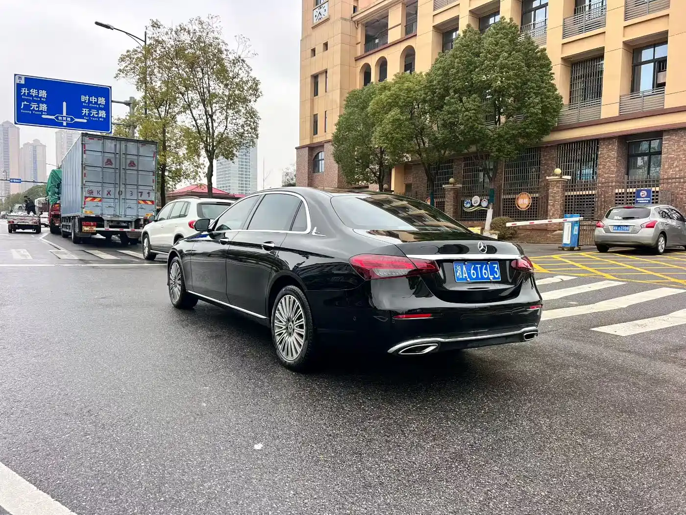 MERCEDES-BENZ E CLASS