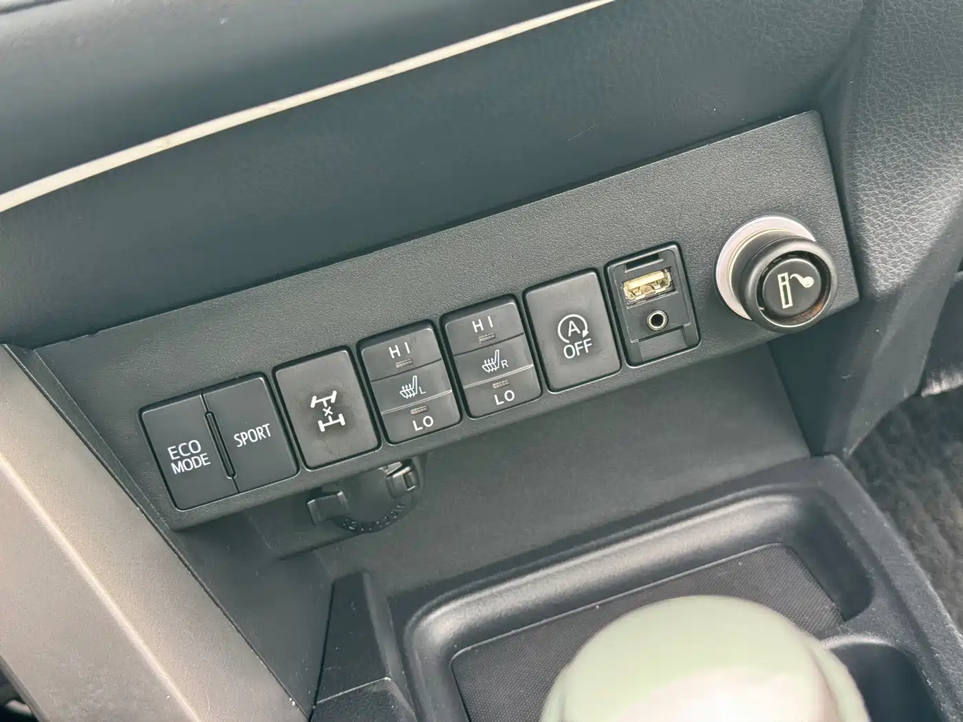 Toyota RAV4 Rongfang 2016 2.5L Automatic 4WD Elite фото 11