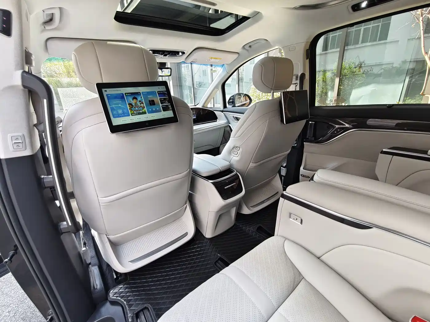 SAIC Maxus Dajia 9 2024 Super Hybrid Extended Range Alpine Edition 7-Seater фото 11