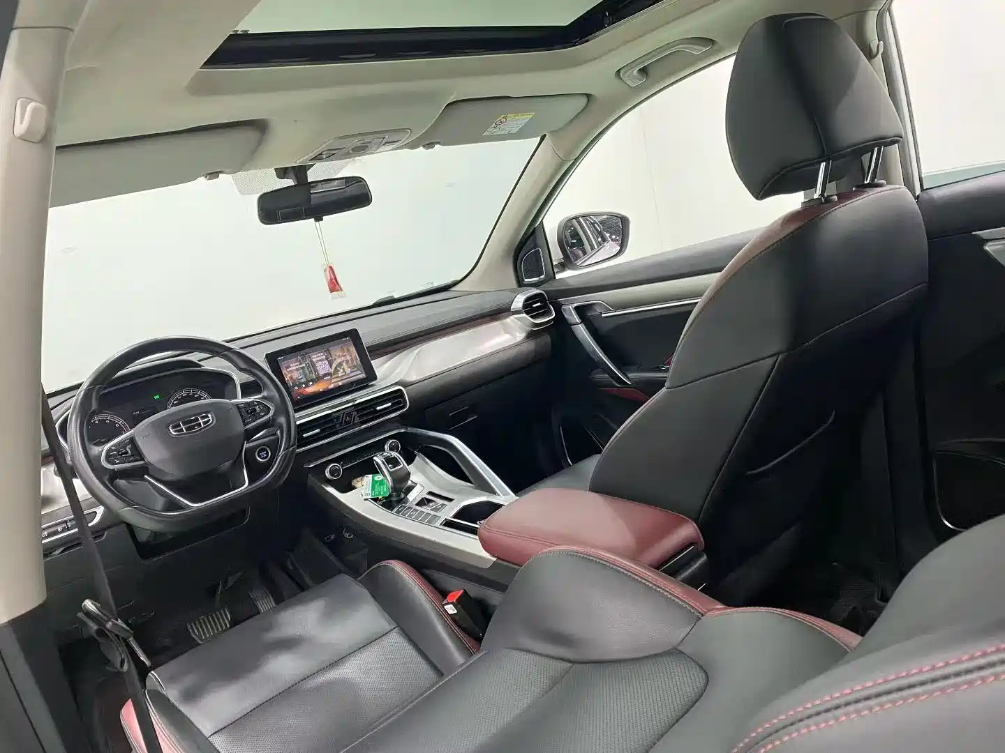 Фото 6 - Geely Coolray