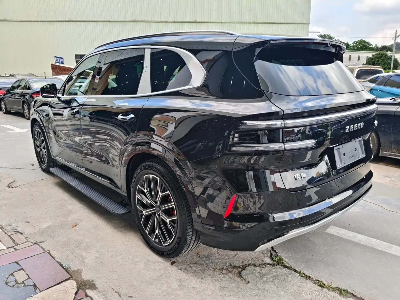 Zeekr 8X фото 6