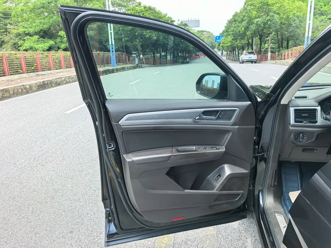 Volkswagen Teramont 2019 380TSI 4WD Luxury Edition China VI фото 4