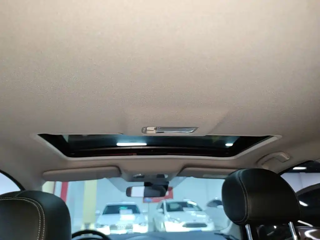 صورة 18 - Nissan Tiida