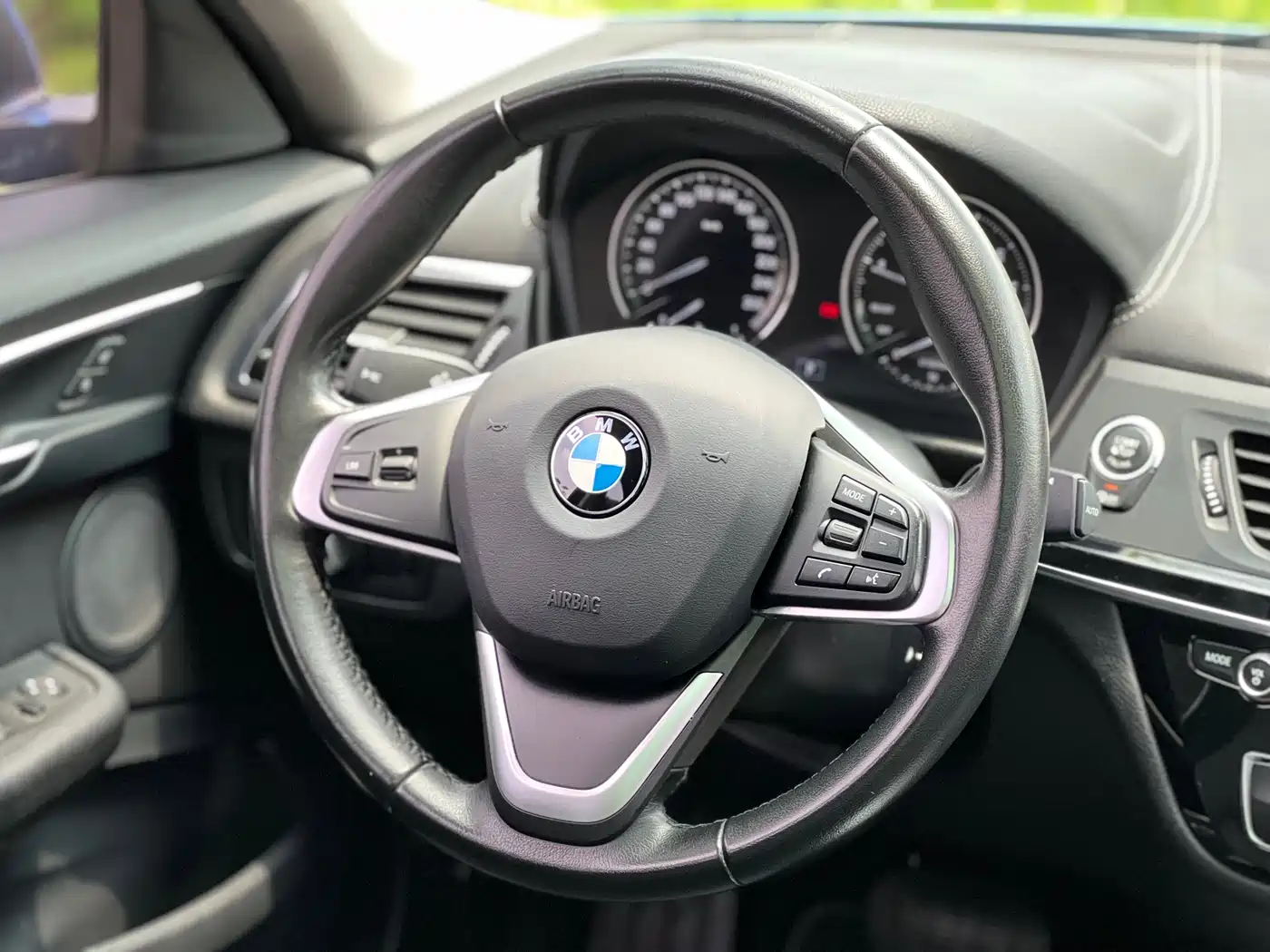 BMW 1 Series 2018 118i Sport Edition фото 11
