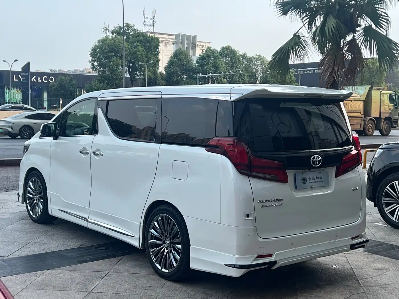 Toyota Alphard 2018 Facelift 3.5L Premium Edition фото 4