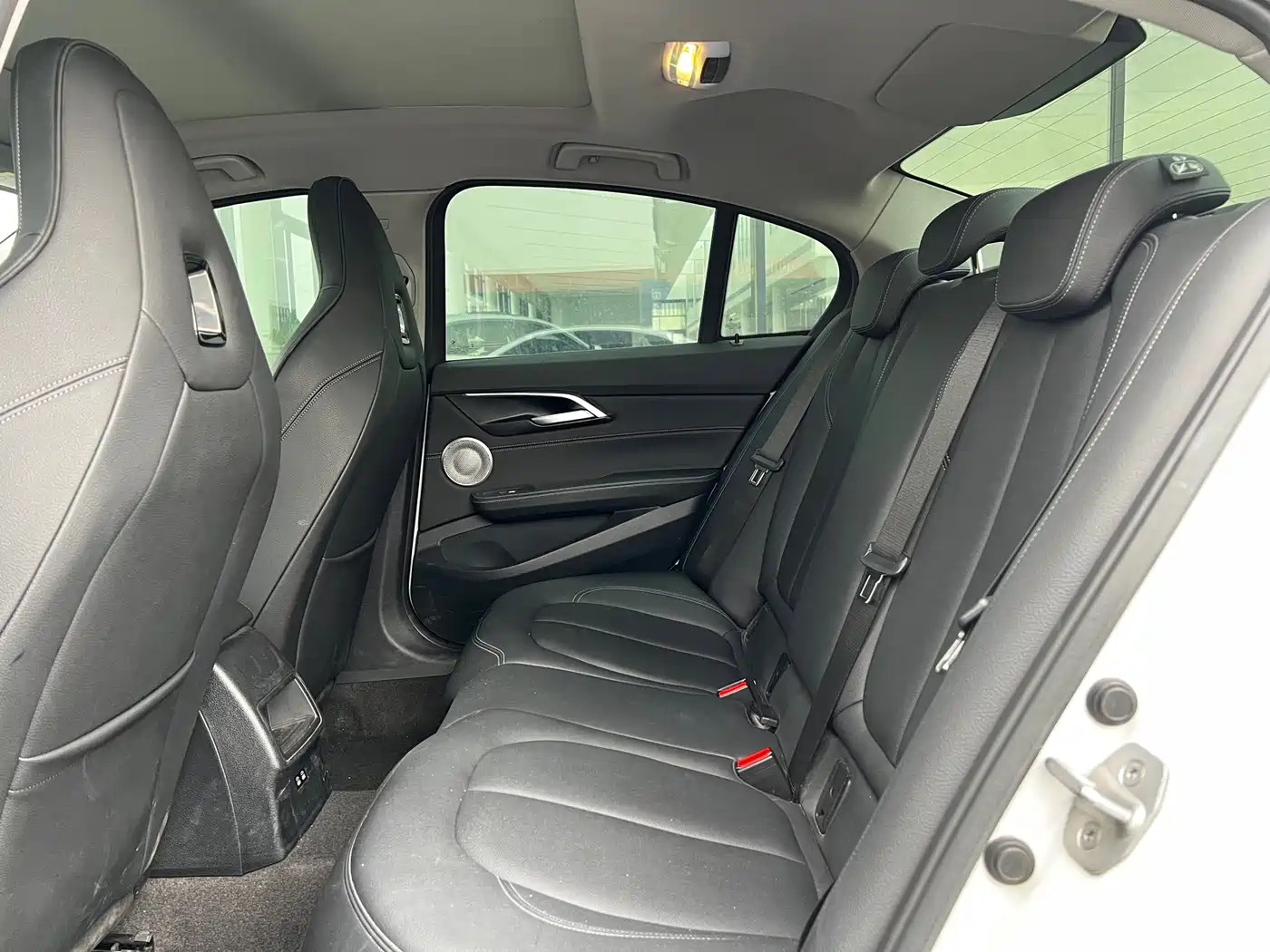 BMW 1 Series 2022 125i M Sport Shadow Edition фото 4
