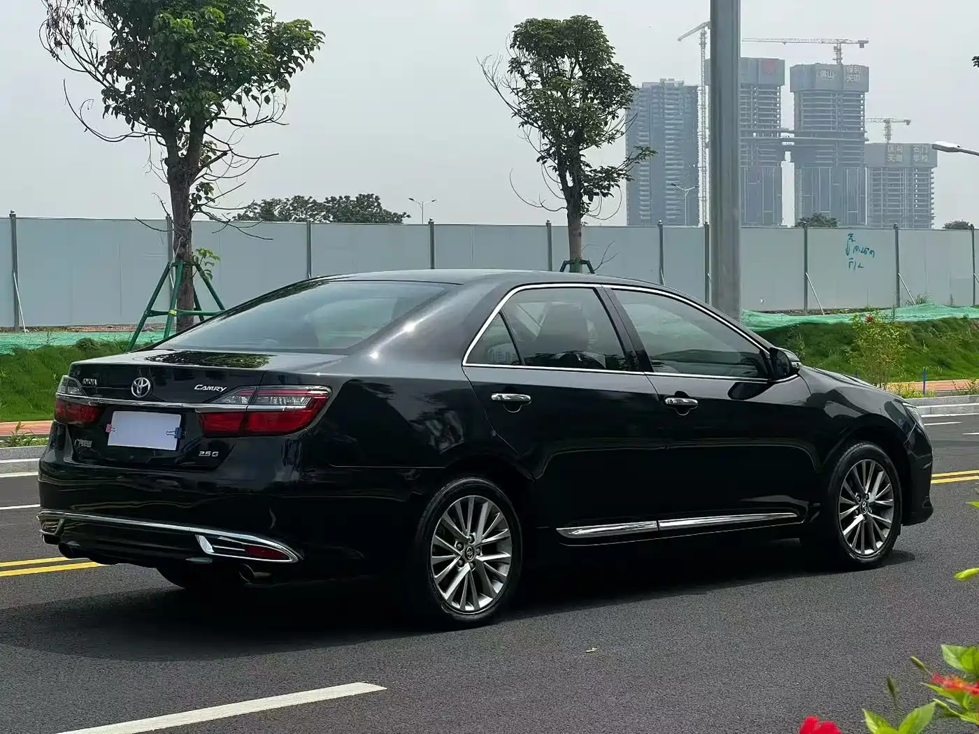 Toyota Camry 2016 2.5G 10th Anniversary Luxury Navigation Edition фото 9