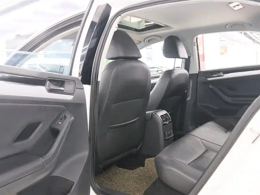 Volkswagen Sagitar 2015 230TSI Automatic Comfort фото 15