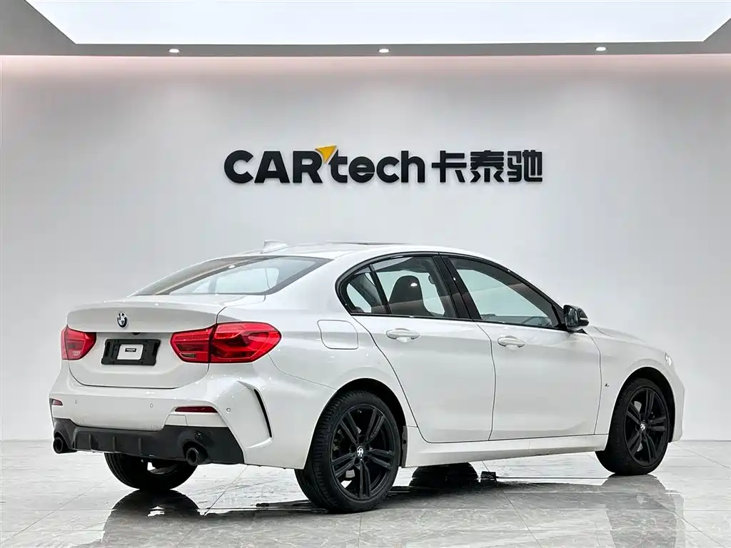 BMW 1 Series 2022 125i M Sport Shadow Edition фото 5