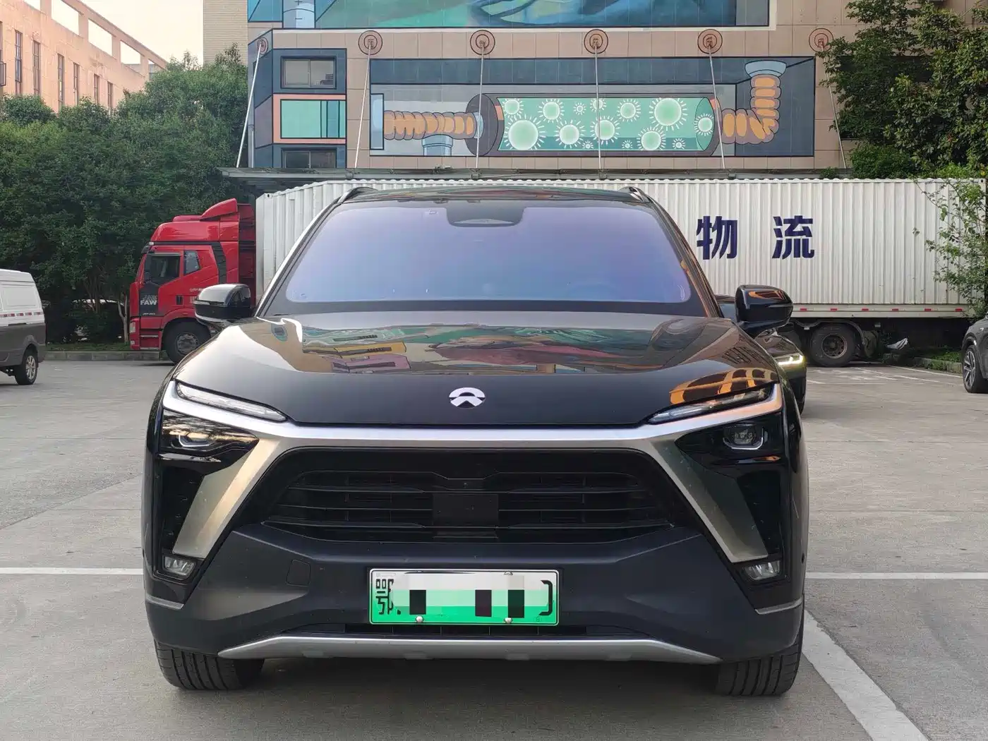 Фото 2 - NIO ES8