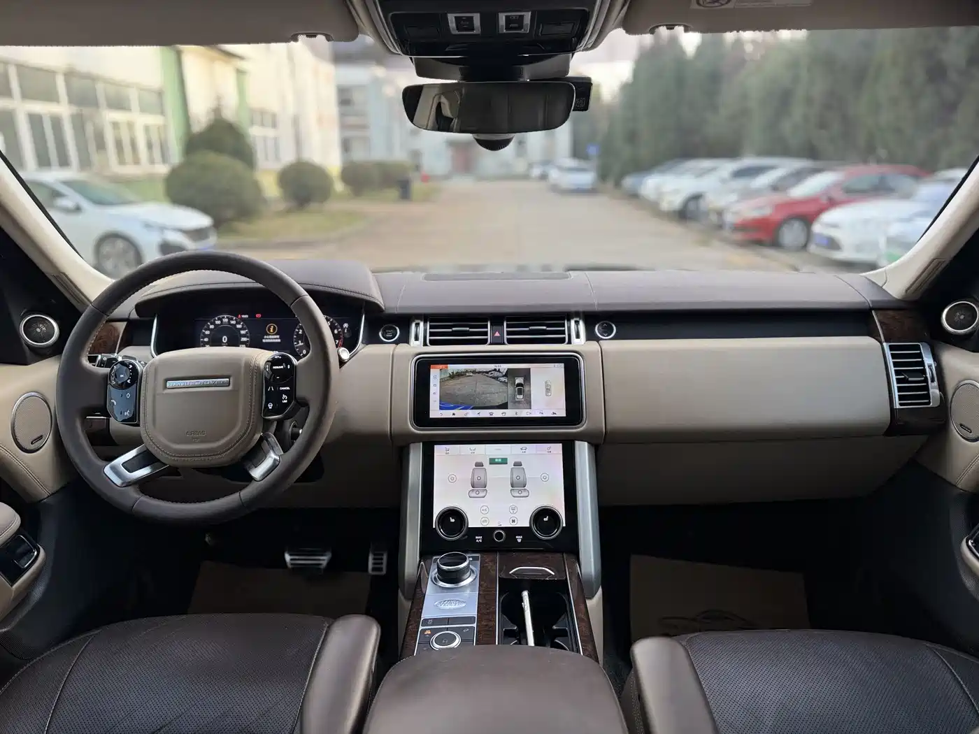 Land Rover Range Rover 2020 3.0 L6 Heritage Extended Edition фото 10