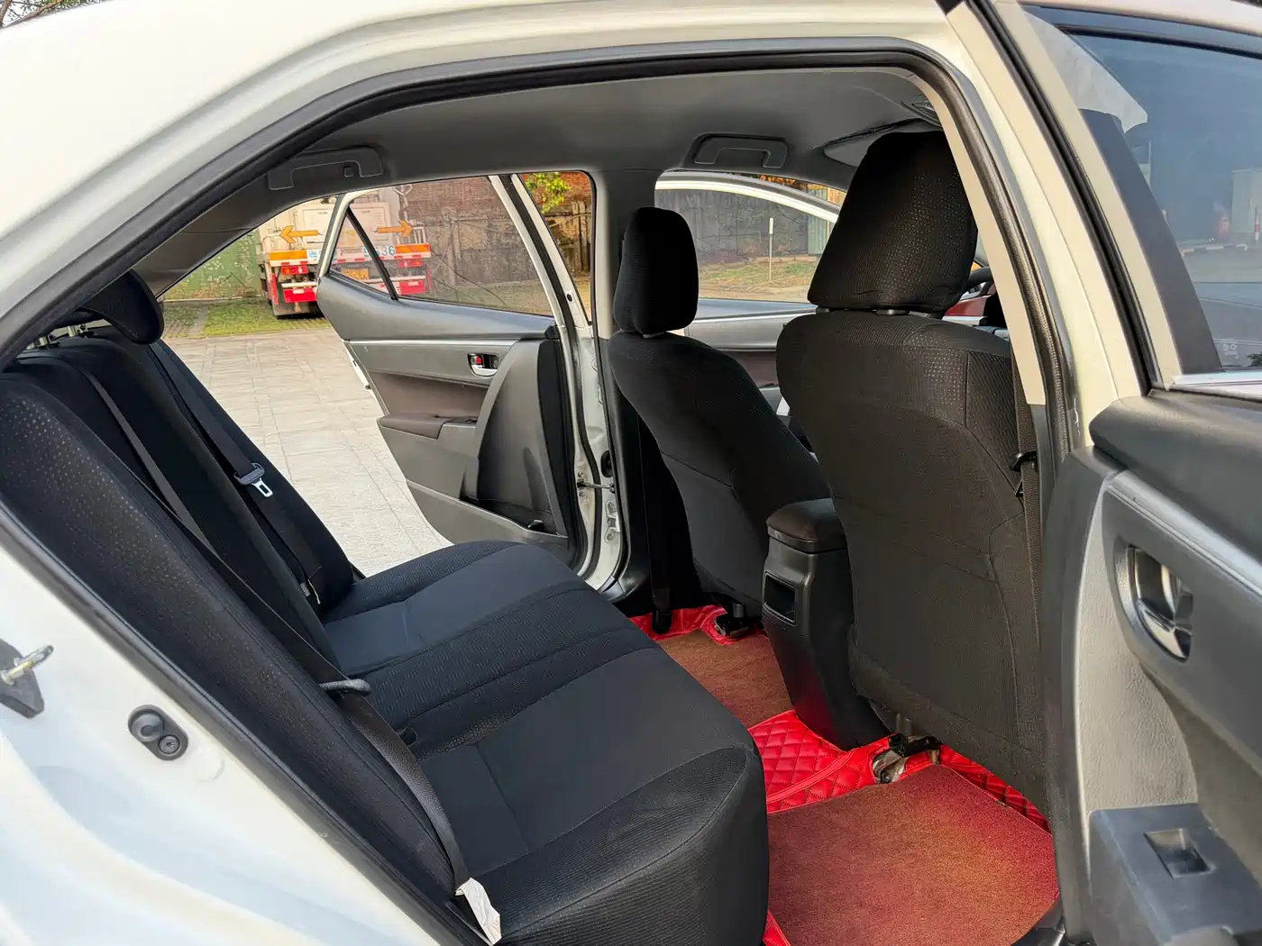 Toyota Corolla 2014 1.6L CVT GL фото 13