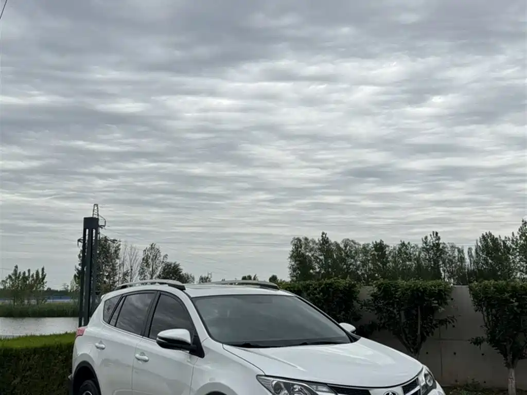 Toyota RAV4 Rongfang 2015 2.0L CVT 2WD Trend Edition фото 5