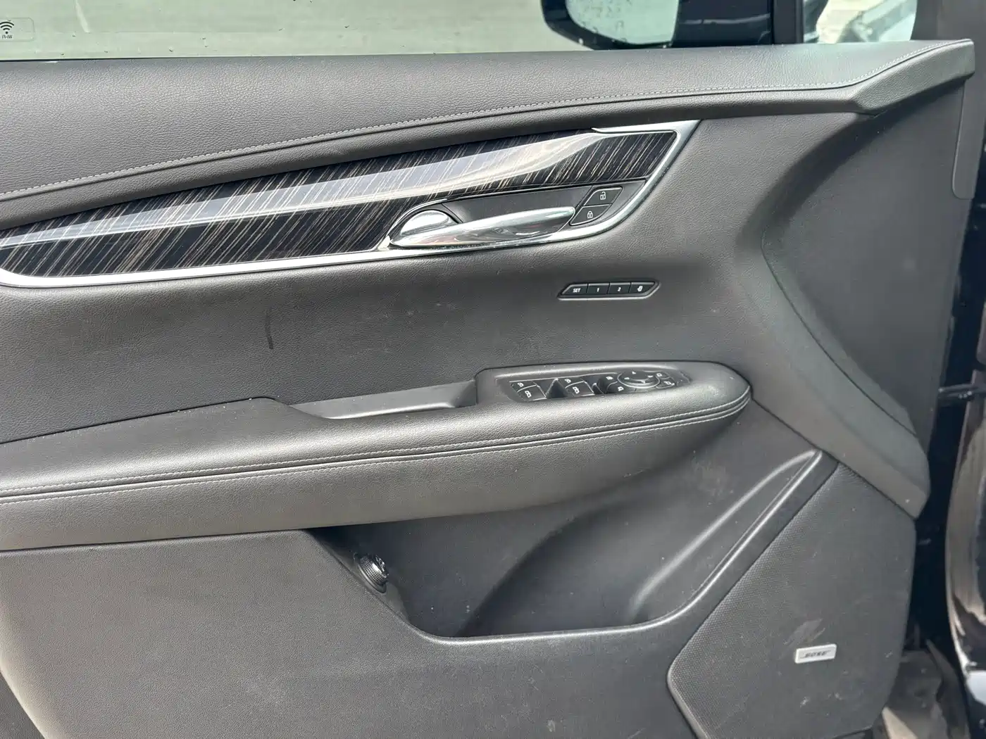 Photo 5 - Cadillac XT6