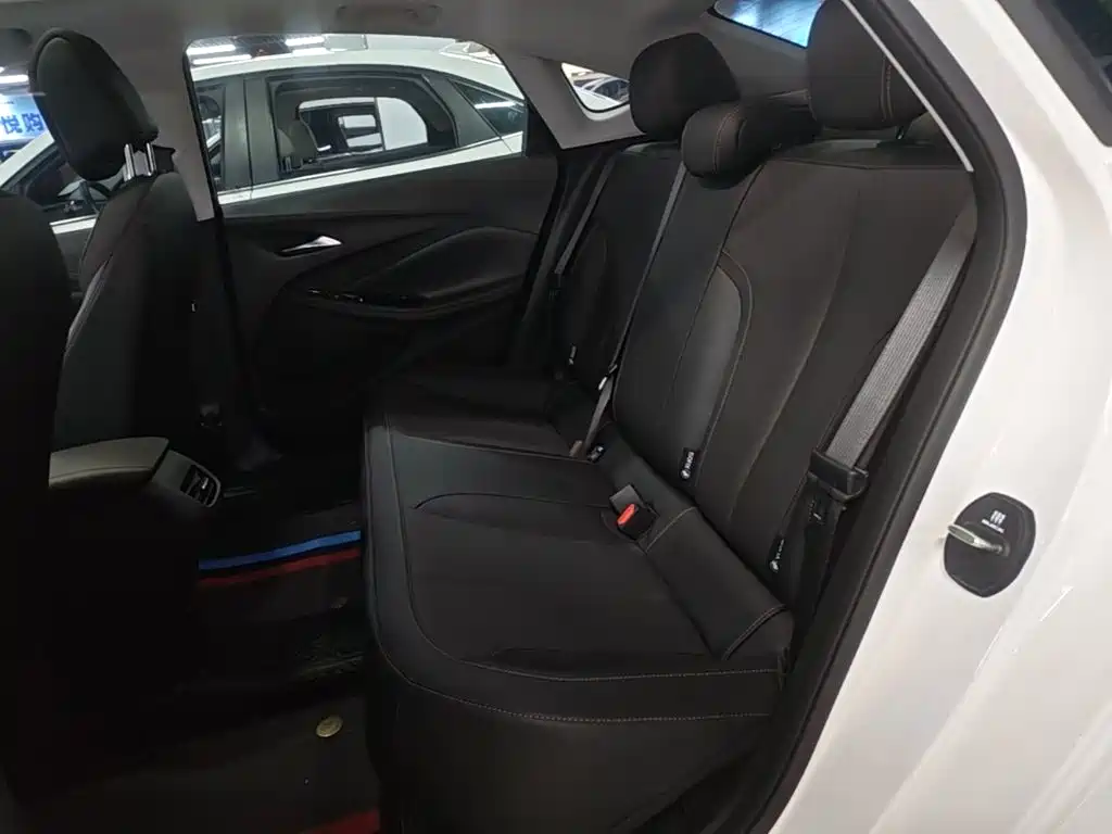 Photo 17 - Buick Verano