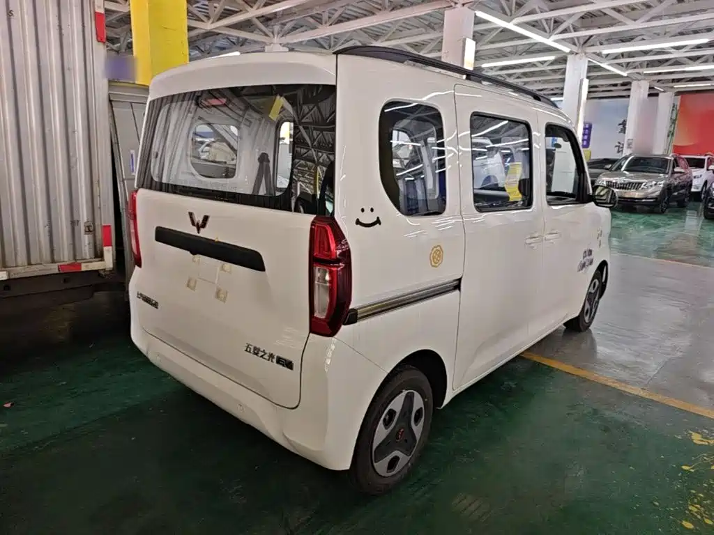 Фото 7 - Wuling Motors Wuling Zhiguang NEV