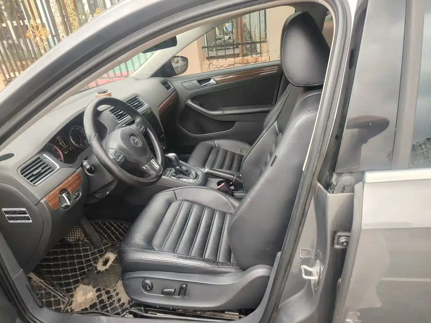 Volkswagen Sagitar 2012 1.4TSI Automatic Luxury фото 4