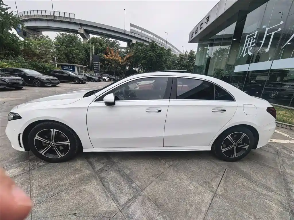 Mercedes-Benz A-Class 2023 A 200 L Fashion фото 3